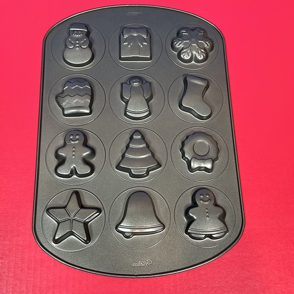 Wilton Full Sized Holiday Winter Christmas Shapes Baking Tin - Picture 2 of 2